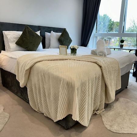 Kayz Lodge- Luxury Ensuite-Private & Shared Accommodation In A New House At The Olympic Village Overlooking Stratford Westfield And Tube Station لندن المظهر الخارجي الصورة