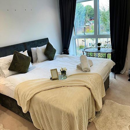 Kayz Lodge- Luxury Ensuite-Private & Shared Accommodation In A New House At The Olympic Village Overlooking Stratford Westfield And Tube Station لندن المظهر الخارجي الصورة