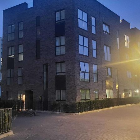 Kayz Lodge- Luxury Ensuite-Private & Shared Accommodation In A New House At The Olympic Village Overlooking Stratford Westfield And Tube Station لندن المظهر الخارجي الصورة