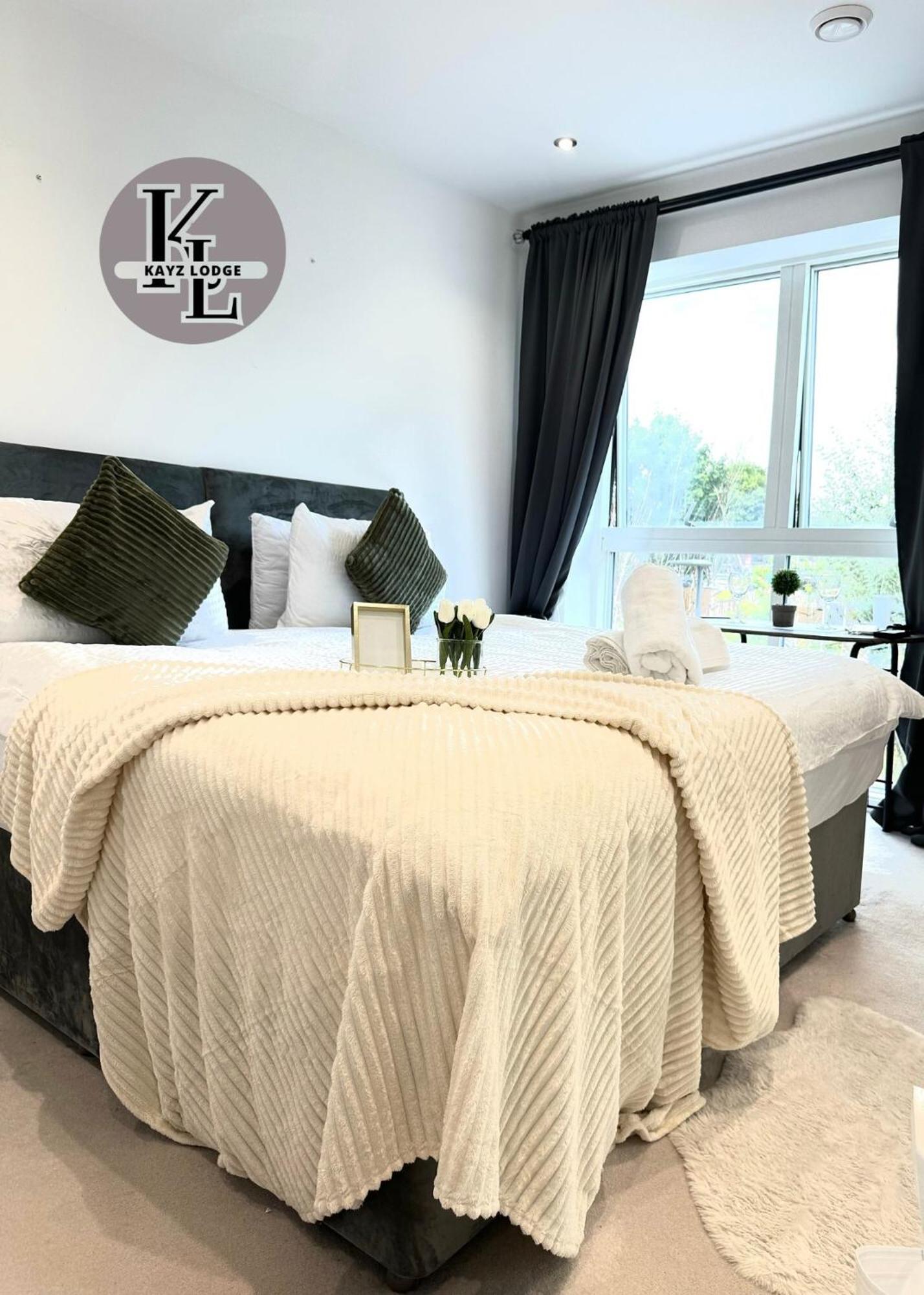 Kayz Lodge- Luxury Ensuite-Private & Shared Accommodation In A New House At The Olympic Village Overlooking Stratford Westfield And Tube Station لندن المظهر الخارجي الصورة