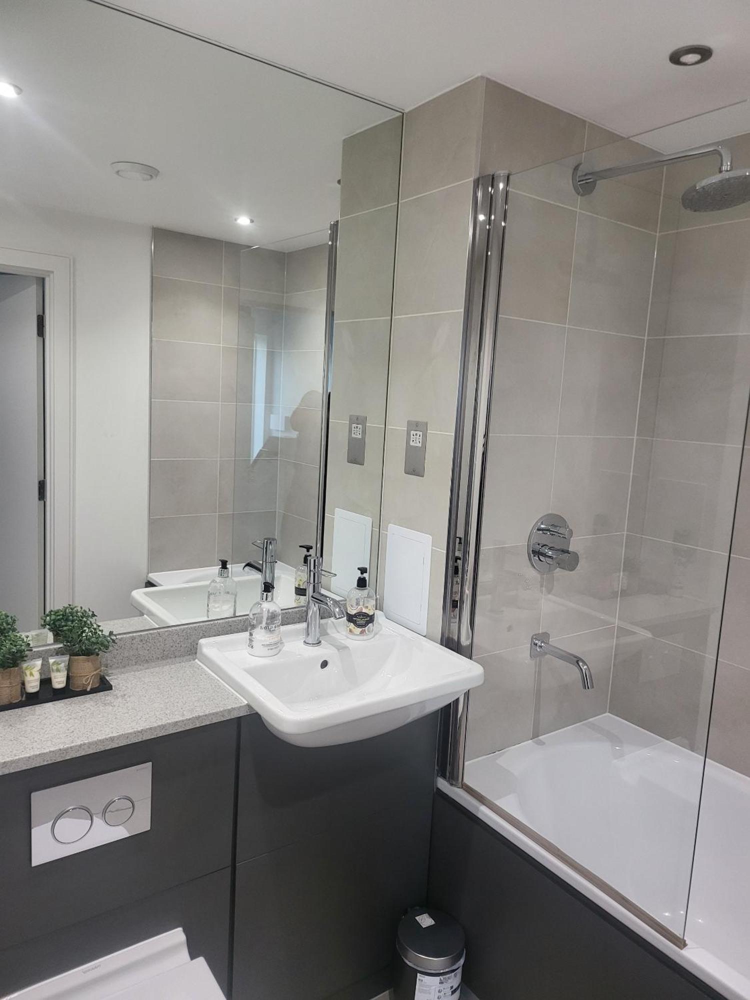 Kayz Lodge- Luxury Ensuite-Private & Shared Accommodation In A New House At The Olympic Village Overlooking Stratford Westfield And Tube Station لندن الغرفة الصورة