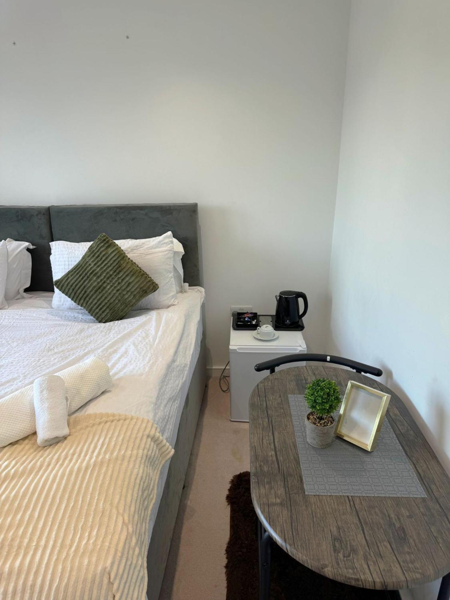 Kayz Lodge- Luxury Ensuite-Private & Shared Accommodation In A New House At The Olympic Village Overlooking Stratford Westfield And Tube Station لندن المظهر الخارجي الصورة