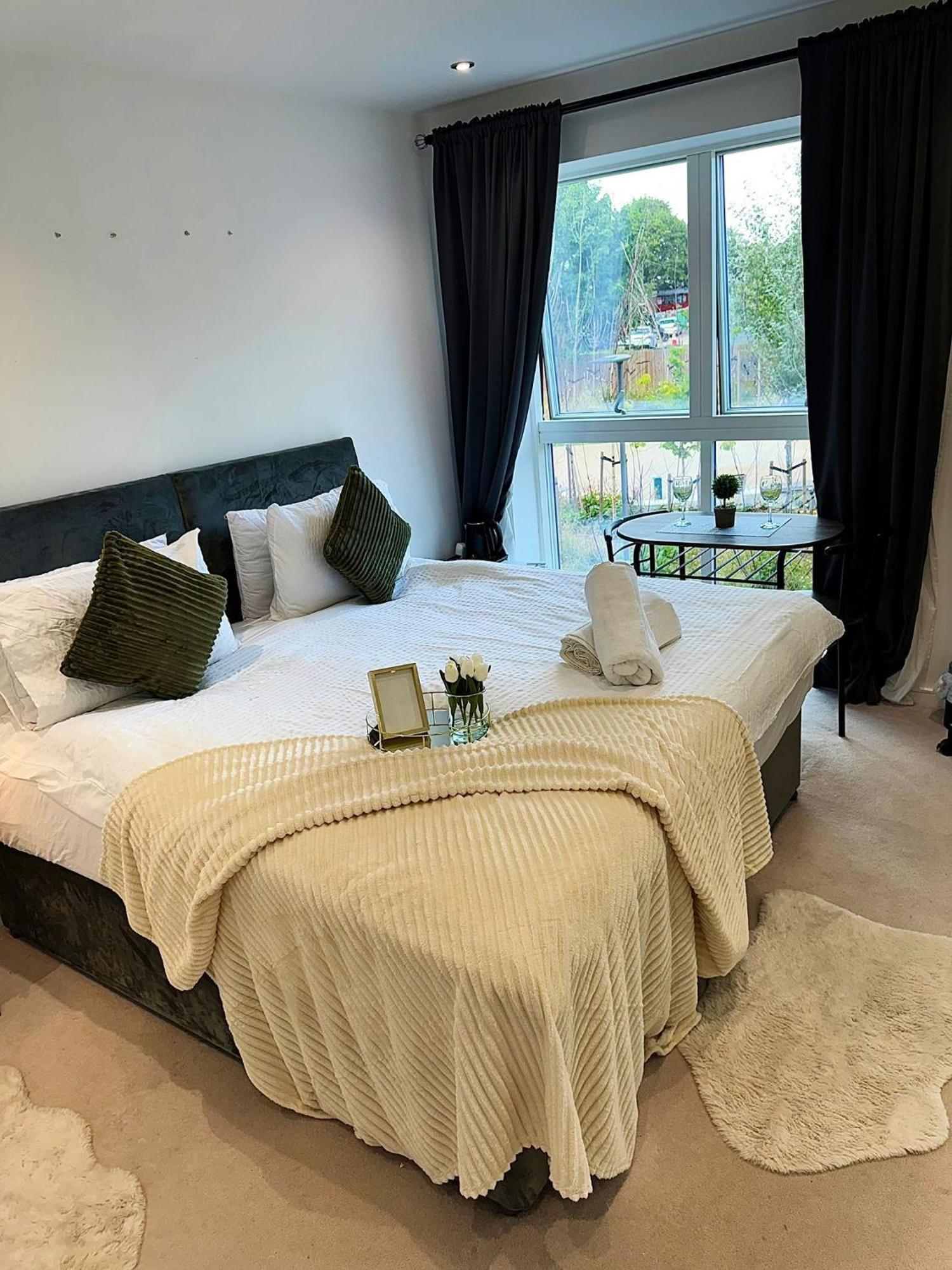Kayz Lodge- Luxury Ensuite-Private & Shared Accommodation In A New House At The Olympic Village Overlooking Stratford Westfield And Tube Station لندن المظهر الخارجي الصورة