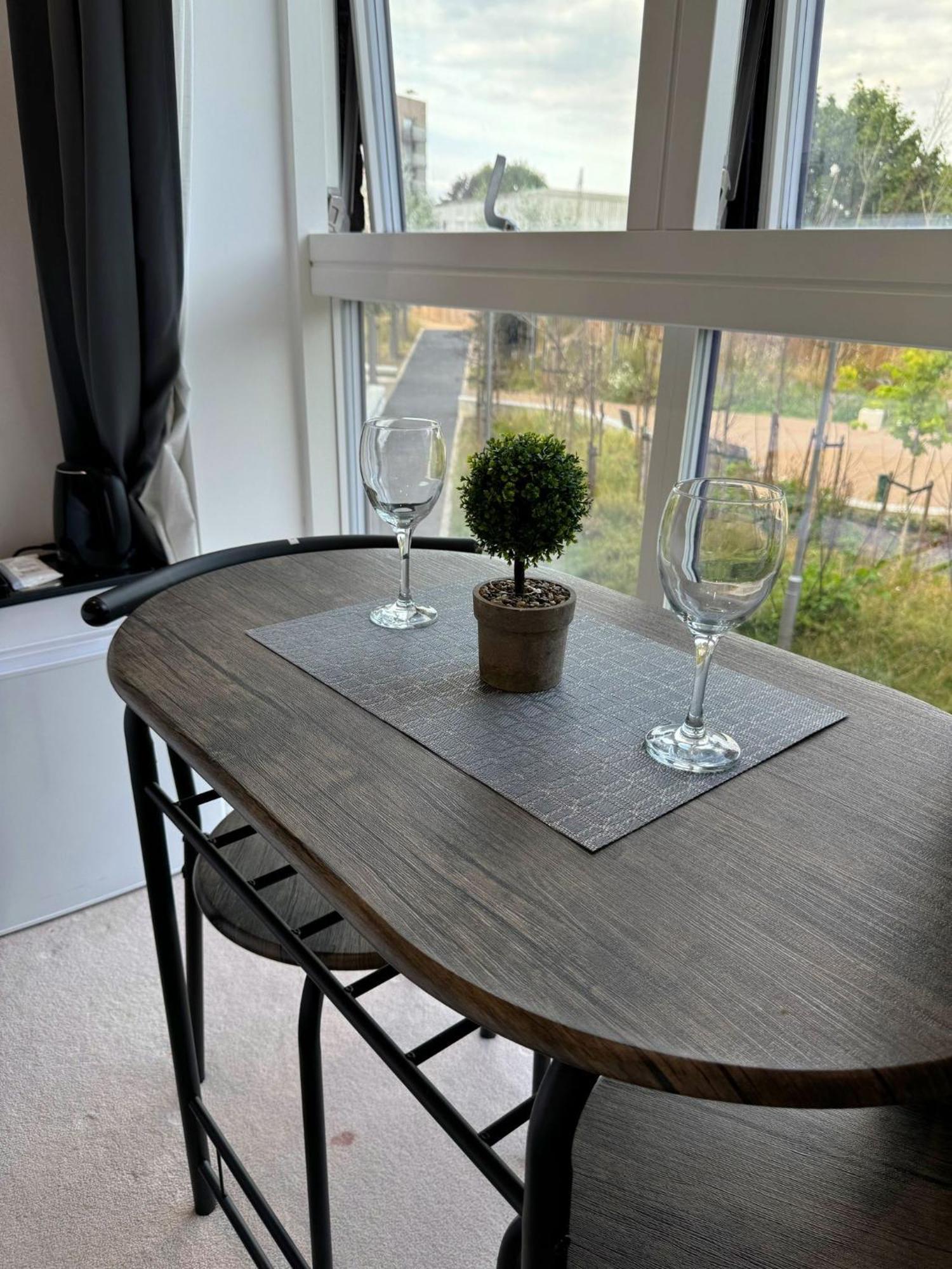 Kayz Lodge- Luxury Ensuite-Private & Shared Accommodation In A New House At The Olympic Village Overlooking Stratford Westfield And Tube Station لندن المظهر الخارجي الصورة